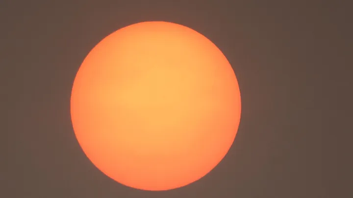 Wauw, heb jij deze spectaculaire rood-oranje zon vanochtend gezien?
