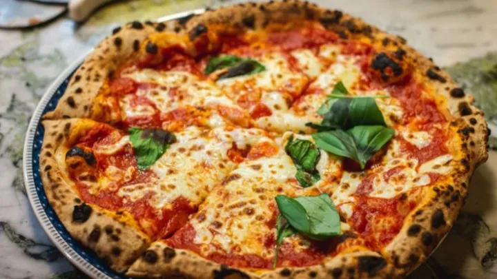 Dit is waarom eten en drinken op vakantie vaak lekkerder is