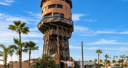 Ta kobieta mieszka 60 metrów nad ulicą w wieży ciśnień - nie uwierzysz, jaki widok roztacza się z jej wnętrza