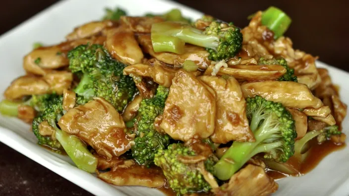 Mit diesem Trick wird dein Hühnchen so zart und würzig wie beim Chinesen!