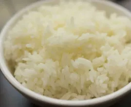 Il riso in un ristorante ha un sapore molto migliore del riso consumato in casa e ha tutto a che fare con l'acqua