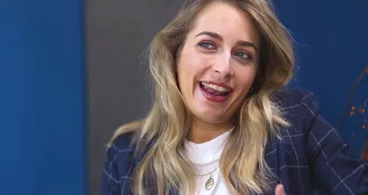 Shelly Sterk showt haar prachtige babybuik in zwangerschapsfotoshoot