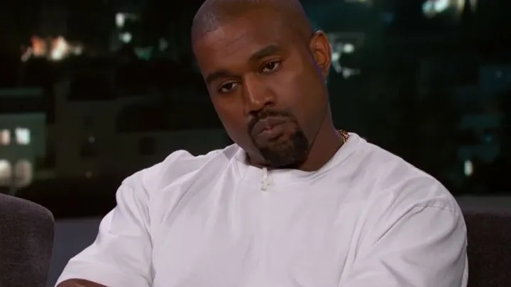 BIZAR: Rapper Kanye West geboeid afgevoerd en opgenomen in het ziekenhuis....!