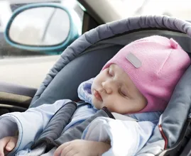 Warum ist es lebensgefährlich sein Kind mit einer Winterjacke im Kindersitz anzuschnallen