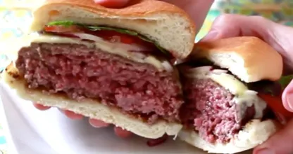 Ist es in Ordnung einen Hamburger zu essen, bei dem das Fleisch noch etwas rot ist?