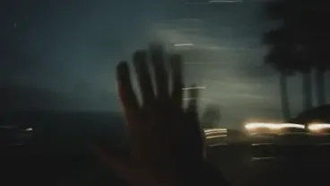 ¿Qué le pasó a la chica que se quedó dormida en la playa?
