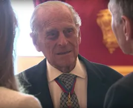 Prins Philip berouwvol over auto-ongeluk: ‘Het spijt me heel erg'