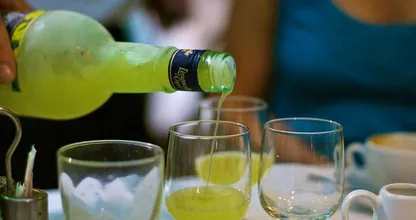 So stellst du ganz einfach deinen eigenen Limoncello her!