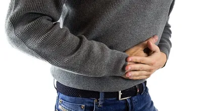 이 남자는 끔찍한 복통을 앓고 있었고 의사가 기이한 이유를 알아내는 데까지 18년이나 걸렸습니다
