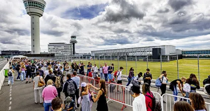 Deze maand meer reizigers mogelijk via Schiphol door extra beveiligers
