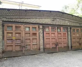 Tio deixa para trás garagem velha e o que a família encontra dentro é inacreditável