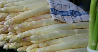 5 Gründe, warum du so viel Spargel wie möglich essen solltest!