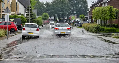 Dan weer droog, dan weer wateroverlast: hoe kan dat?