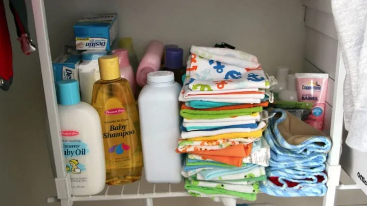 Diese 8 praktische Nutzen von Baby Shampoo werden dich überraschen!