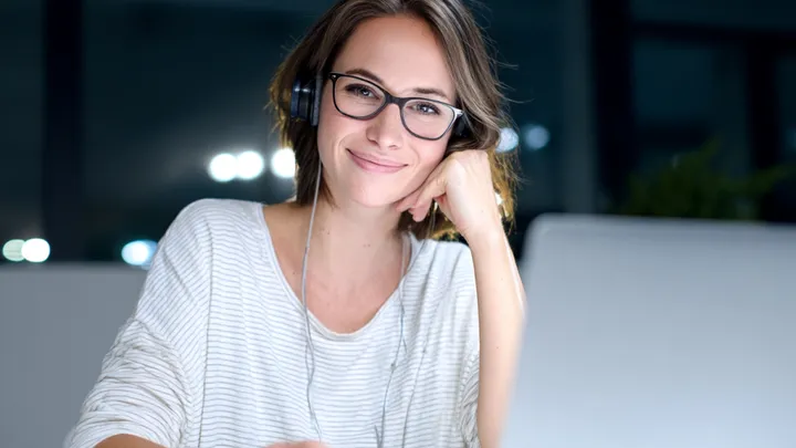 "Senhora, esses gêmeos não vão embora", disse a mulher sem-teto do lado de fora do orfanato - e tudo mudou