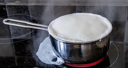 Diese verblüffende Zutat verhindert das Überkochen von Nudelwasser.