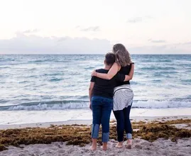Emocional: uma mãe do Sri Lanka encontra seu filho 16 anos após um tsunami