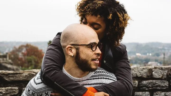 Is jouw partner ook jouw beste vriend(in)? Dít zijn de tekenen zo'n vriendschap