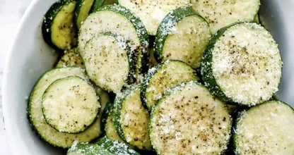 SO hast du Zucchini bestimmt noch nie gegessen...! Du wirst es nie wieder anders machen wollen!