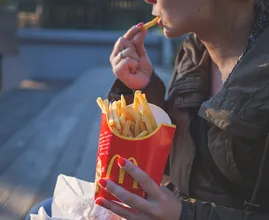 McDonalds bringt diesen neuen Burger raus und er sieht unglaublich aus!
