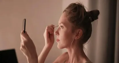Pourquoi vous ne devriez jamais dormir avec du maquillage !