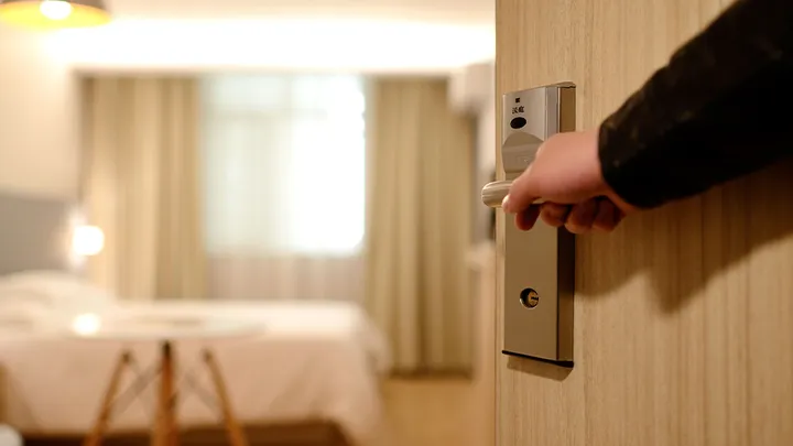 Dit zijn de smerigste plekken in een hotelkamer