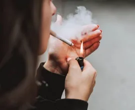 Tabaksbeleid aangescherpt: accijns flink omhoog en minder rookplekken