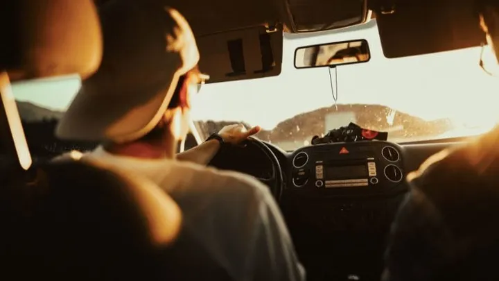 ¿No tienes aire acondicionado en tu automóvil? Sobrevivirás al calor de tu coche con estos consejos