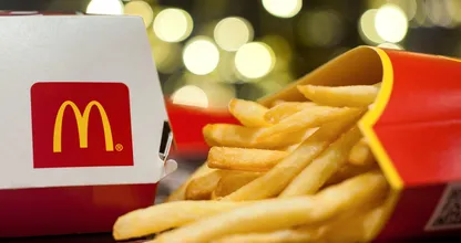McDonald's beweert onterecht dat zijn frietjes alleen aardappel en zout bevatten