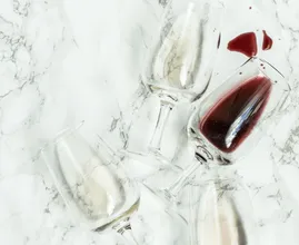 Manchas de vinho tinto? É assim que você as remove facilmente