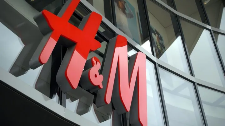 Ook de H&M brengt een collectie betaalbare bruidsmode uit. Gaan we voorgoed over op goedkope bruidsmode?