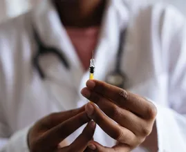 Beschermt het pokkenvaccin van vroeger tegen apenpokken?