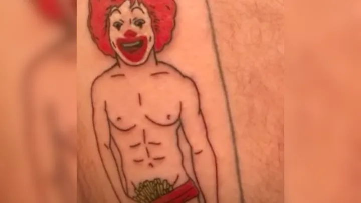 Estos son los 33 tatuajes más absurdos de todos los tiempos