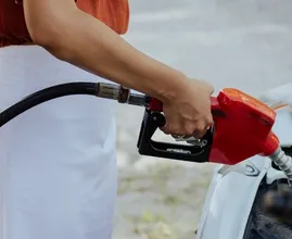 Goed nieuws: tanken wordt weer iets goedkoper