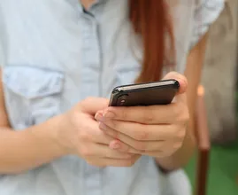 Te warme smartphone door de zomerhitte? Dit doe je eraan