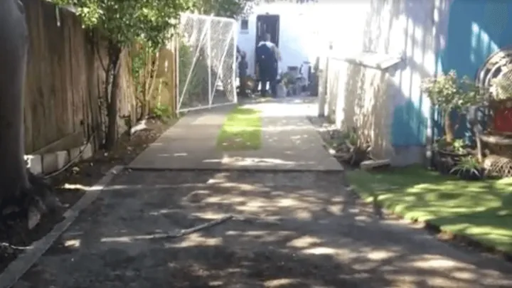 La policía allanó esta casa y nunca creerás lo que encontraron allí. ¡Muy extraño!