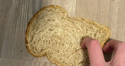 This strange use for a slice of bread can save you a lot of pain