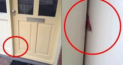 La policía advierte sobre pedazos de cartón entre la puerta principal. Llama a la policía si ves esto