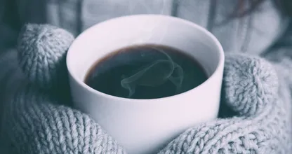 Hebben vrouwen het echt eerder koud dan mannen? Dit zegt een expert erover