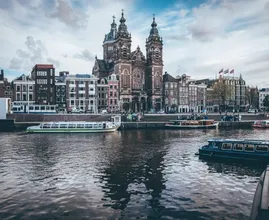Op straat gefouilleerd worden in Amsterdam? Als het aan Halsema ligt wel