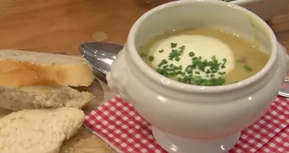 So machst du innerhalb von nur 10 Minuten eine scharfe Senfsuppe mit nur 5 Zutaten