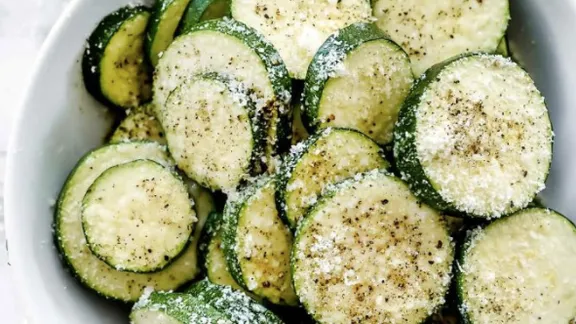 SO hast du Zucchini bestimmt noch nie gegessen...! Du wirst es nie wieder anders machen wollen!