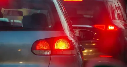 Goed nieuws: we staan minder in de file en krijgen meer loon
