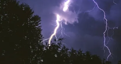 Hevige buien en onweer: KNMI kondigt code geel af