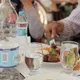 Waarheid of mythe? Hoe slecht is het écht om te drinken tijdens het eten