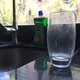 Los vasos lechosos se vuelven transparentes y brillantes de nuevo