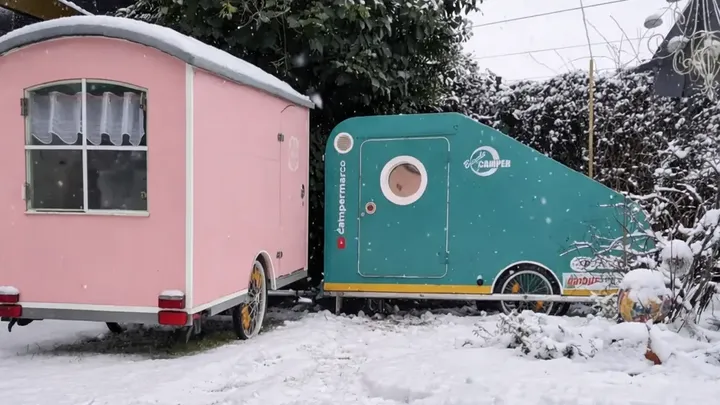 Man Builds a 300-Euro Mini-Caravan to Tow Behind His Electric Bike