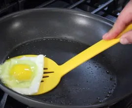 How to avoid salmonella when you're cooking eggs: here's what you're doing wrong!