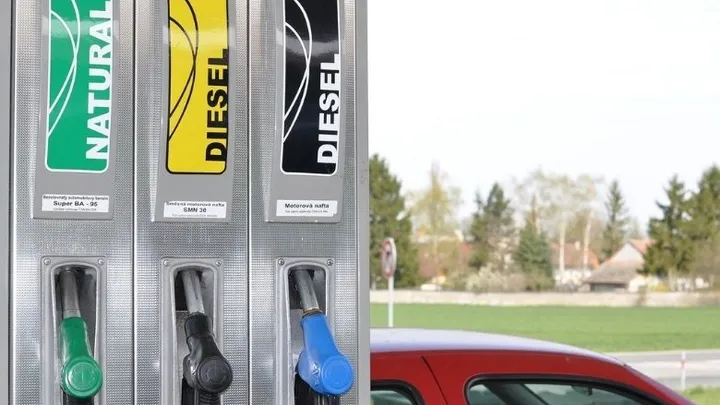 Benzineprijs breekt weer nieuw record: 2,15 euro per liter
