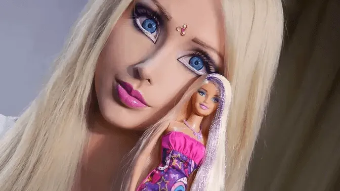 Questa non è una bambola Barbie: è un vero e proprio essere umano!